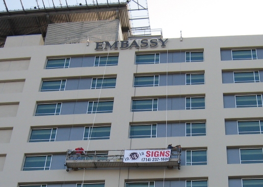 Embassy Suites Glendale CA High Rise Sign